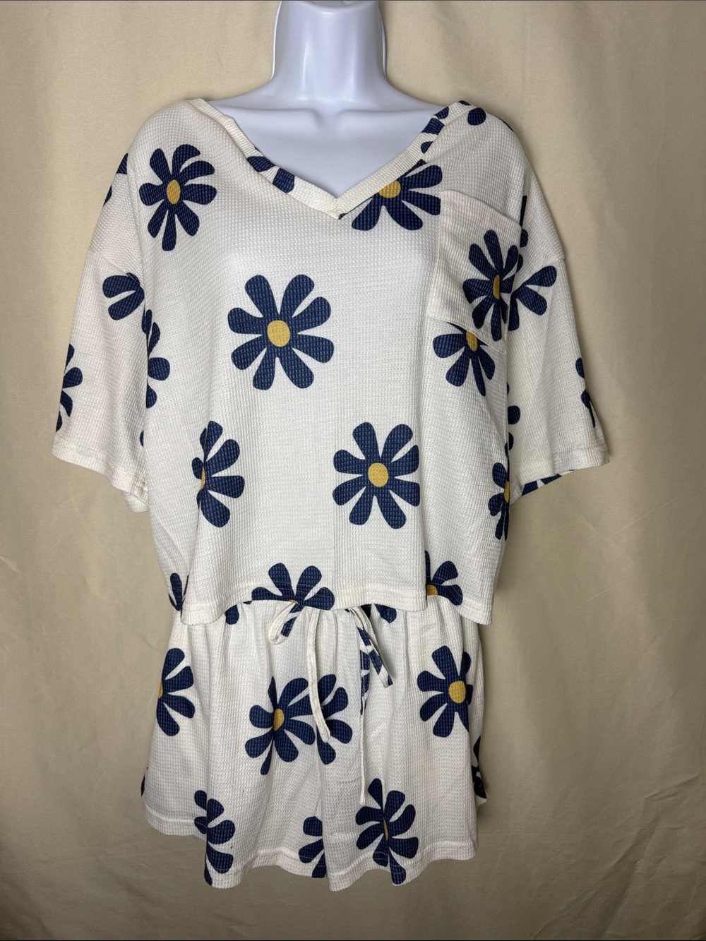 Ekouaer White Waffle-Knit Daisy-Print V-Neck and Shorts Sleep Set